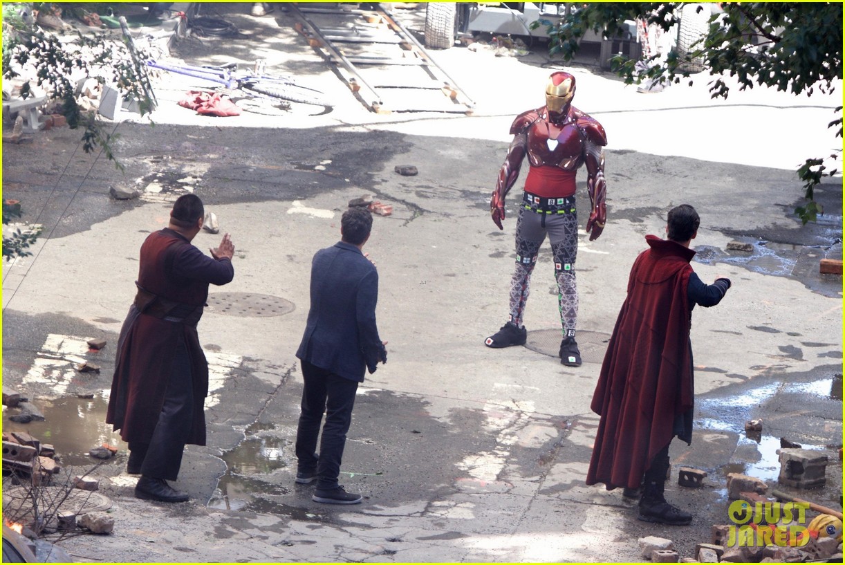 iron-man-wears-his-armor-in-new-avengers-infinity-war-set-photos-03.jpg