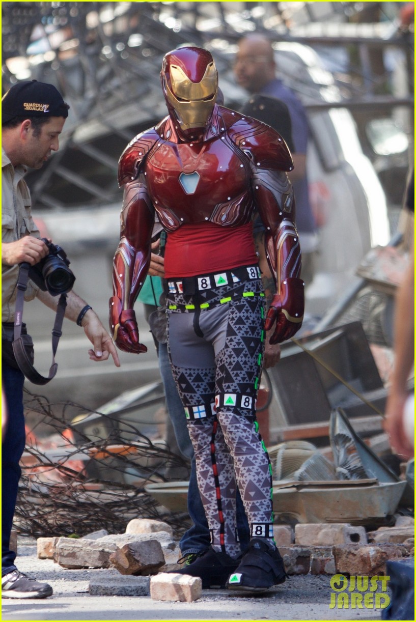 iron-man-wears-his-armor-in-new-avengers-infinity-war-set-photos-05.jpg