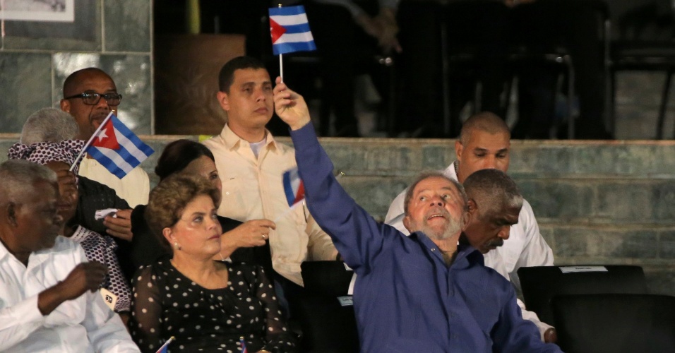 3dez2016---os-ex-presidentes-lula-e-dilma-participam-de-cerimonia-em-santiago-de-cuba-em-homenagem-ao-lider-cubano-fidel-castro-morto-aos-90-anos-1480813323104_956x500.jpg