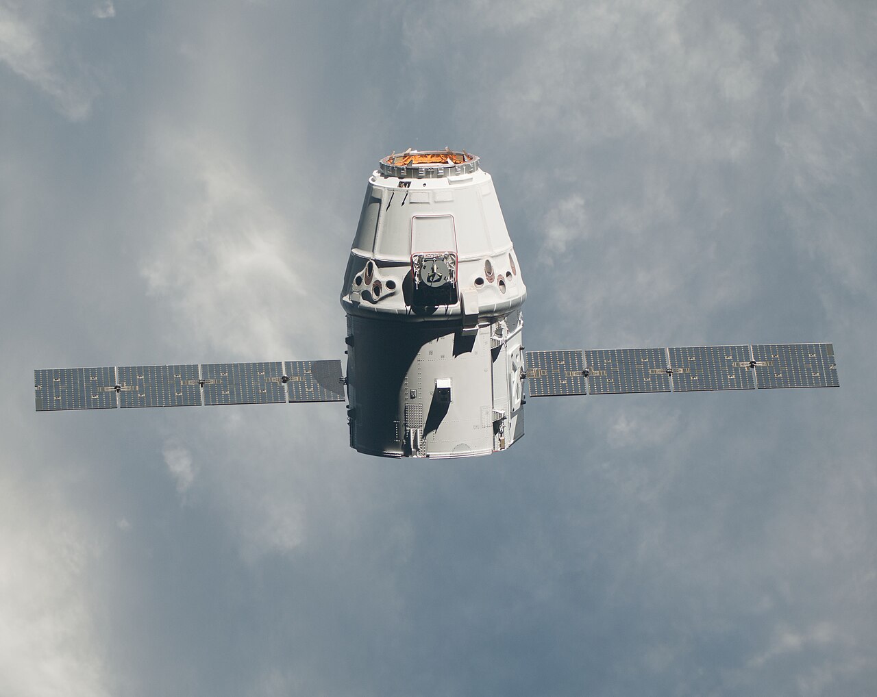 1280px-ISS-31_SpaceX_Dragon_commercial_cargo_craft_approaches_the_ISS_-_crop.jpg