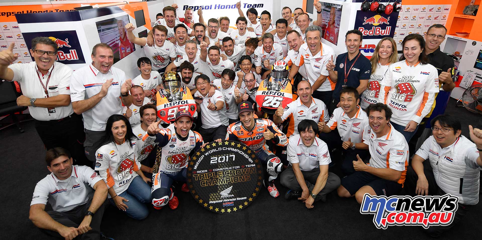 2017-MotoGP-Rnd18-Valencia-Marc-Marquez-Champ-Team-1.jpg