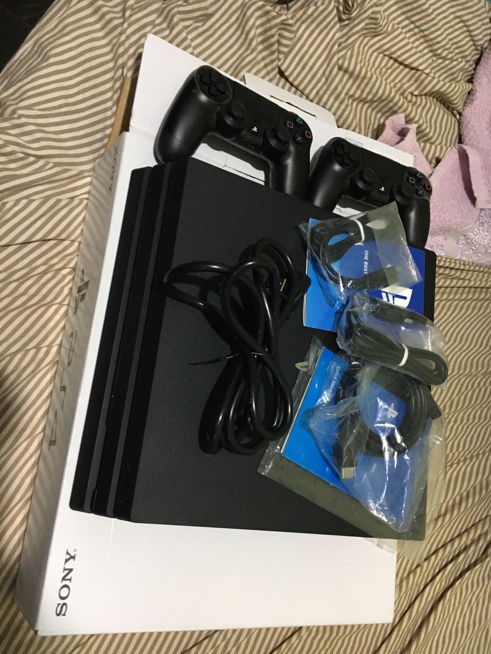 Vendo - [Vendido] PS4 Pro + 1 controle branco + jogo  Fórum Outer Space -  O maior fórum de games do Brasil