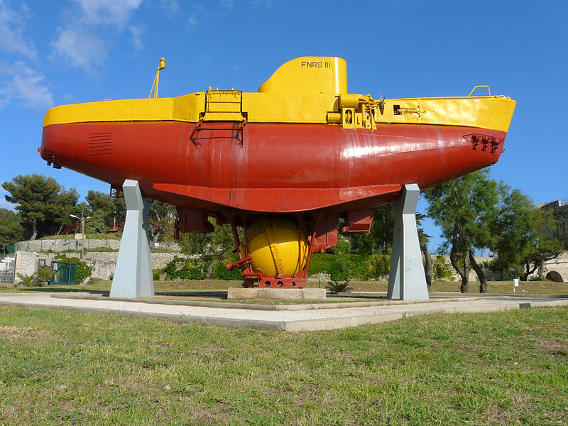 Trieste - o submarino que levou o homem a região mais profunda da