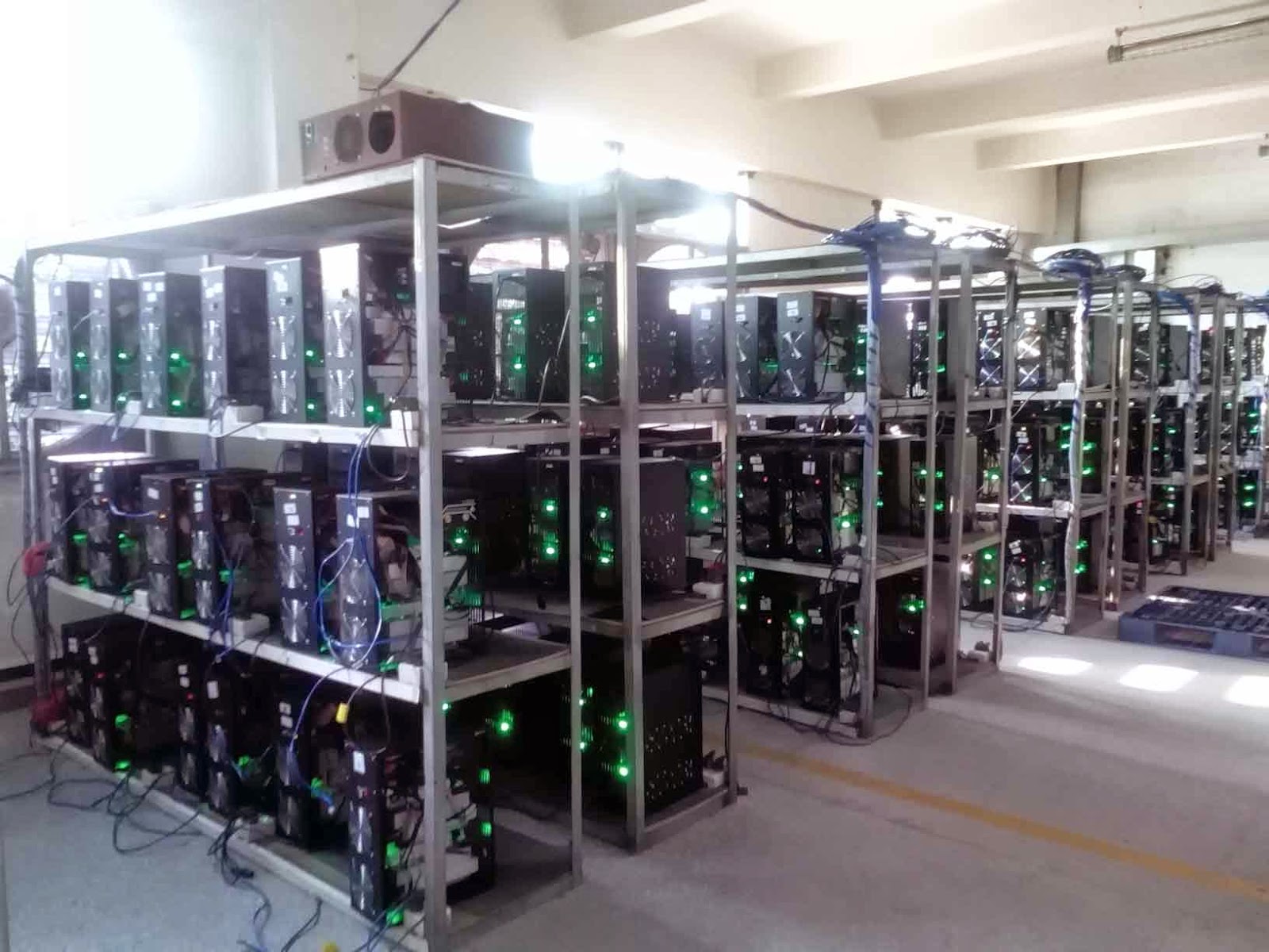 майнинг ферма sapphire 580. майнинг ферма. комплектующие для майнинг фермы на асиках. соло майнинг. каркас фермы на 12 видеокарт протон.