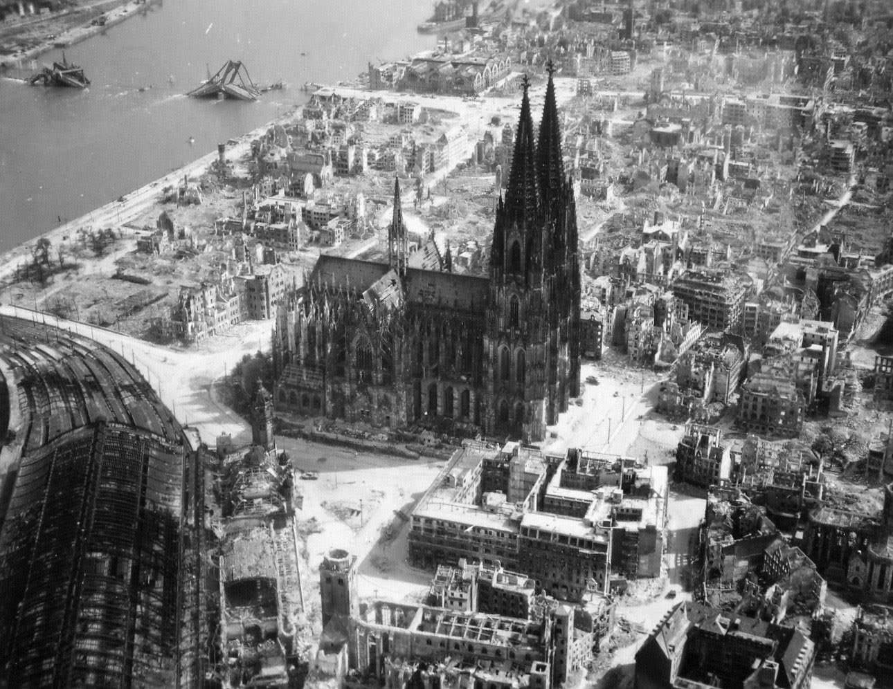 The-Cologne-Cathedral-stands-tall-amidst-the-ruins-of-the-city-after-allied-bombings,-1944-(1).jpg