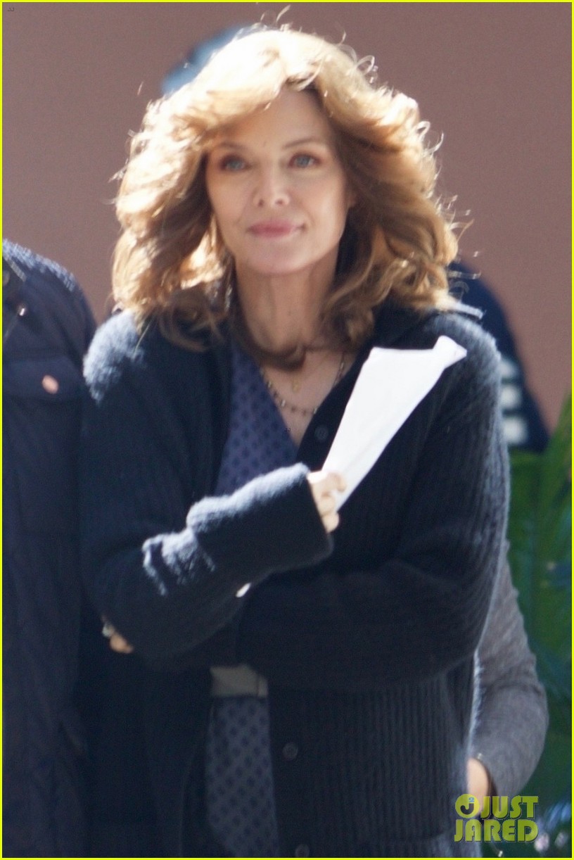 michelle-pfeiffer-spotted-on-ant-man-set-first-time-04.jpg