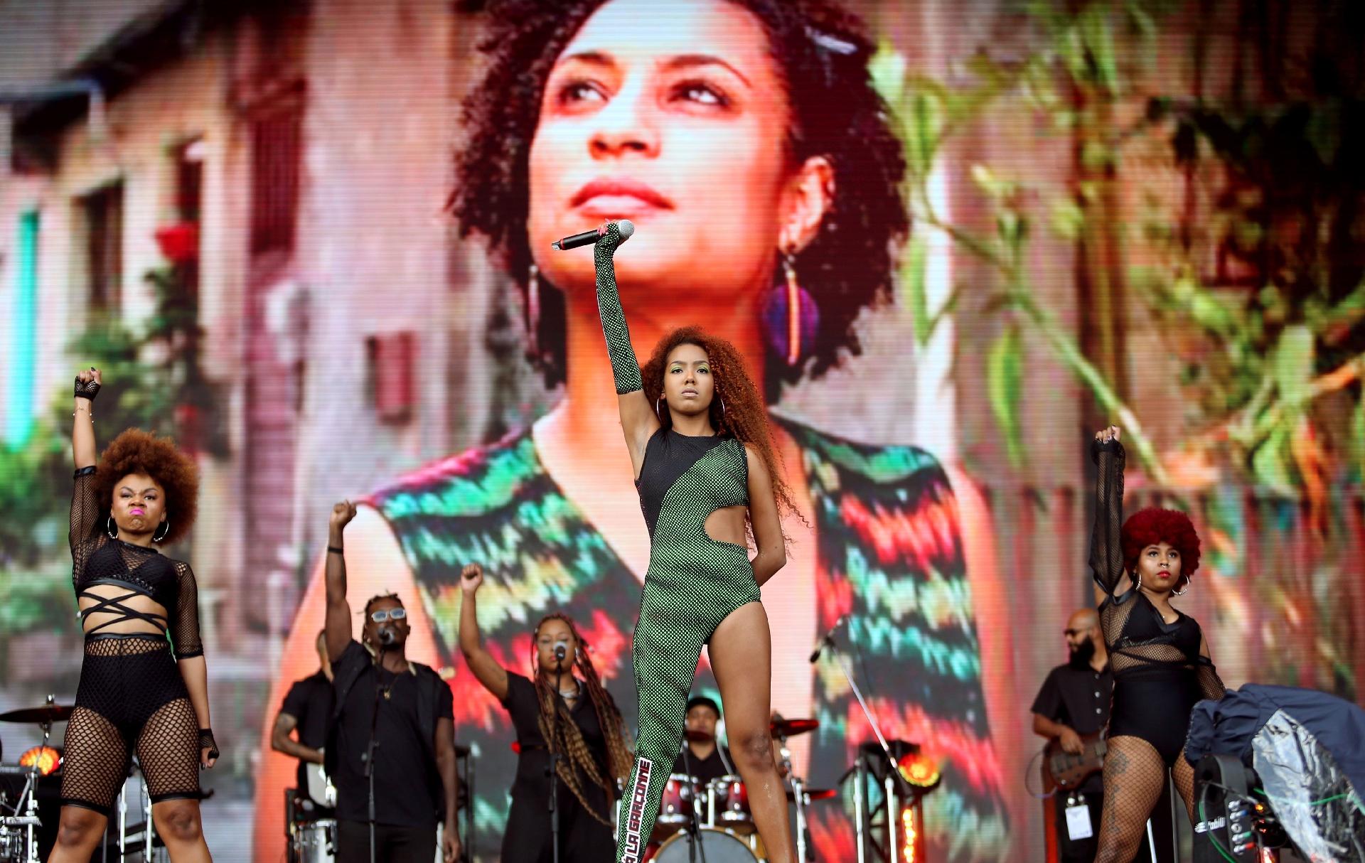 lelle-homenageia-marielle-franco-durante-show-no-rock-in-rio-2019-1569613361402_v2_1920x1.jpg