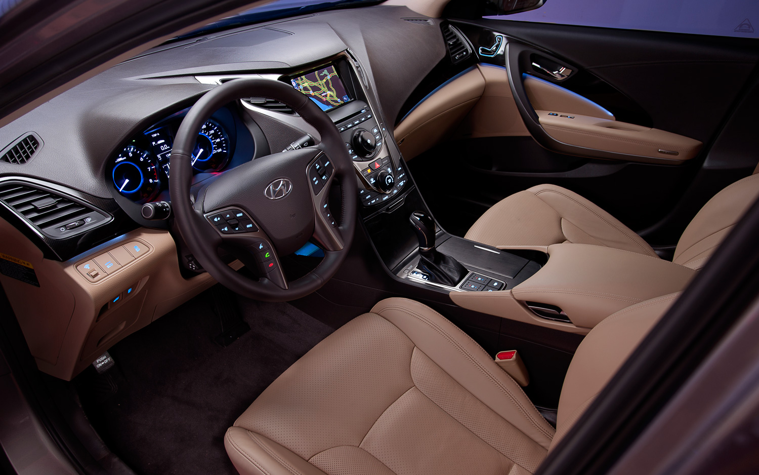 2014-Azera-interior-detail.jpg