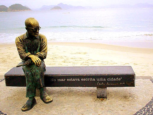 2007051900_blog_uncovering_org_letras_drummond_poesia_morte_leiteiro_estatua_copacabana1.jpg