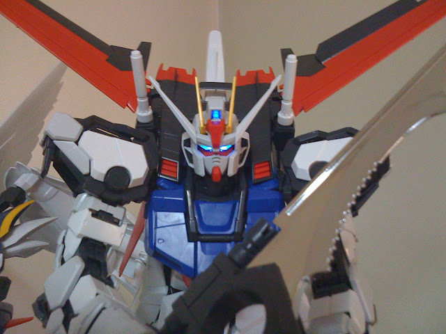 Gundam%20Perfect%20Grade%20Strike%20with%20Aile%20Striker%2002.JPG