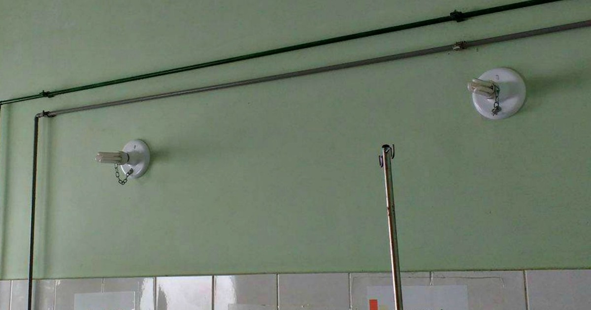 lampadas_de_hospital_estao_acorrentadas_para_nao_serem_roubadas_segundo_sesacre.jpg