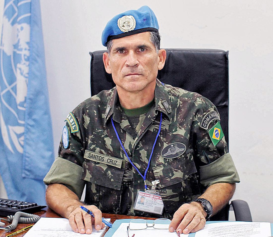 1200px-Lieutenant_General_Carlos_Alberto_dos_Santos_Cruz_Brazil_Force_Commander_8969161515-e1516829098194.jpg